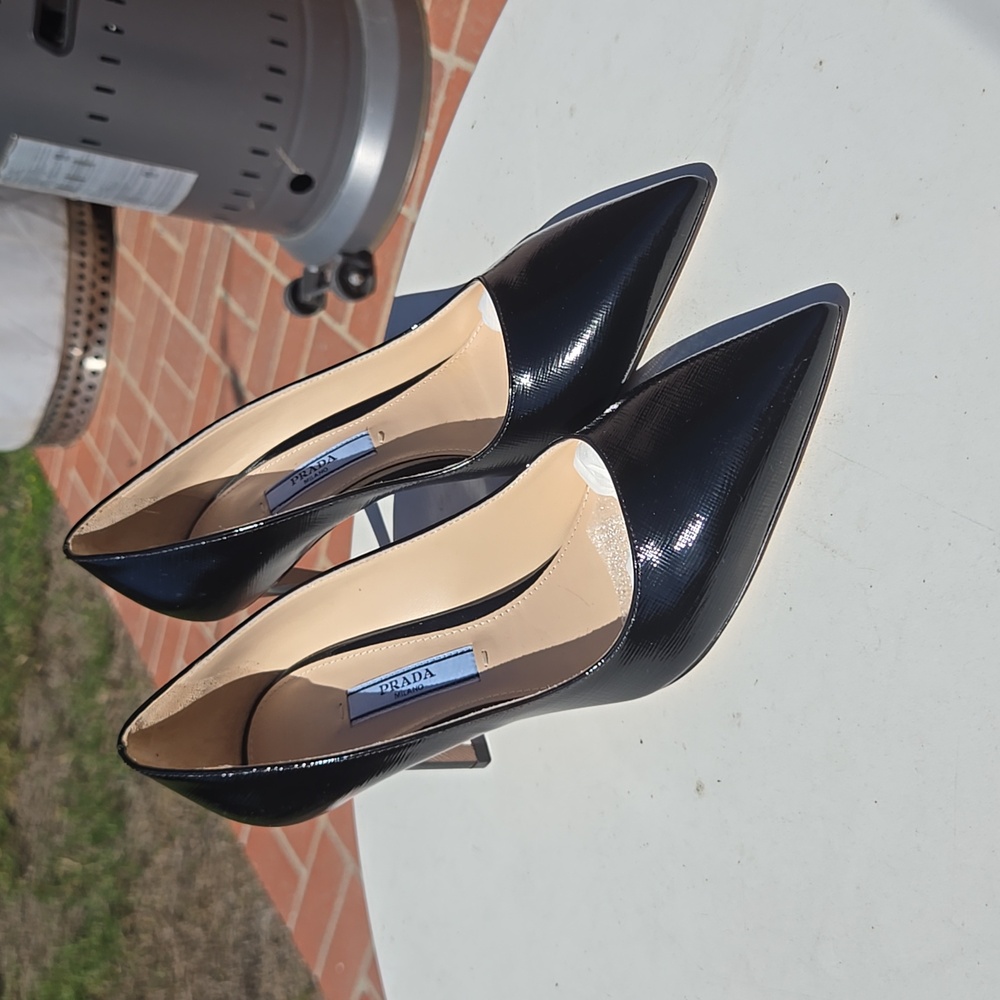 Prada Saffiano Punp New Never Worn - Picture 3 of 9